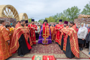 Епископ Пахомий совершил Чин основания храма в честь Преображения Господня в г. Покровске (Энгельсе)